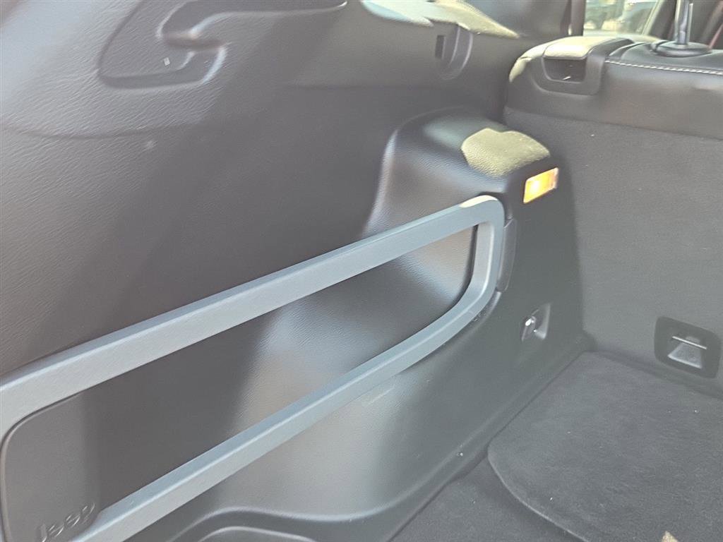 Used 2015 Jeep Cherokee Limited w/ Trailer Tow Group AWD/4WD image 13