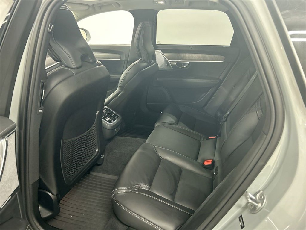 Used 2024 Volvo V90 B6 Cross Country Ultimate image 21