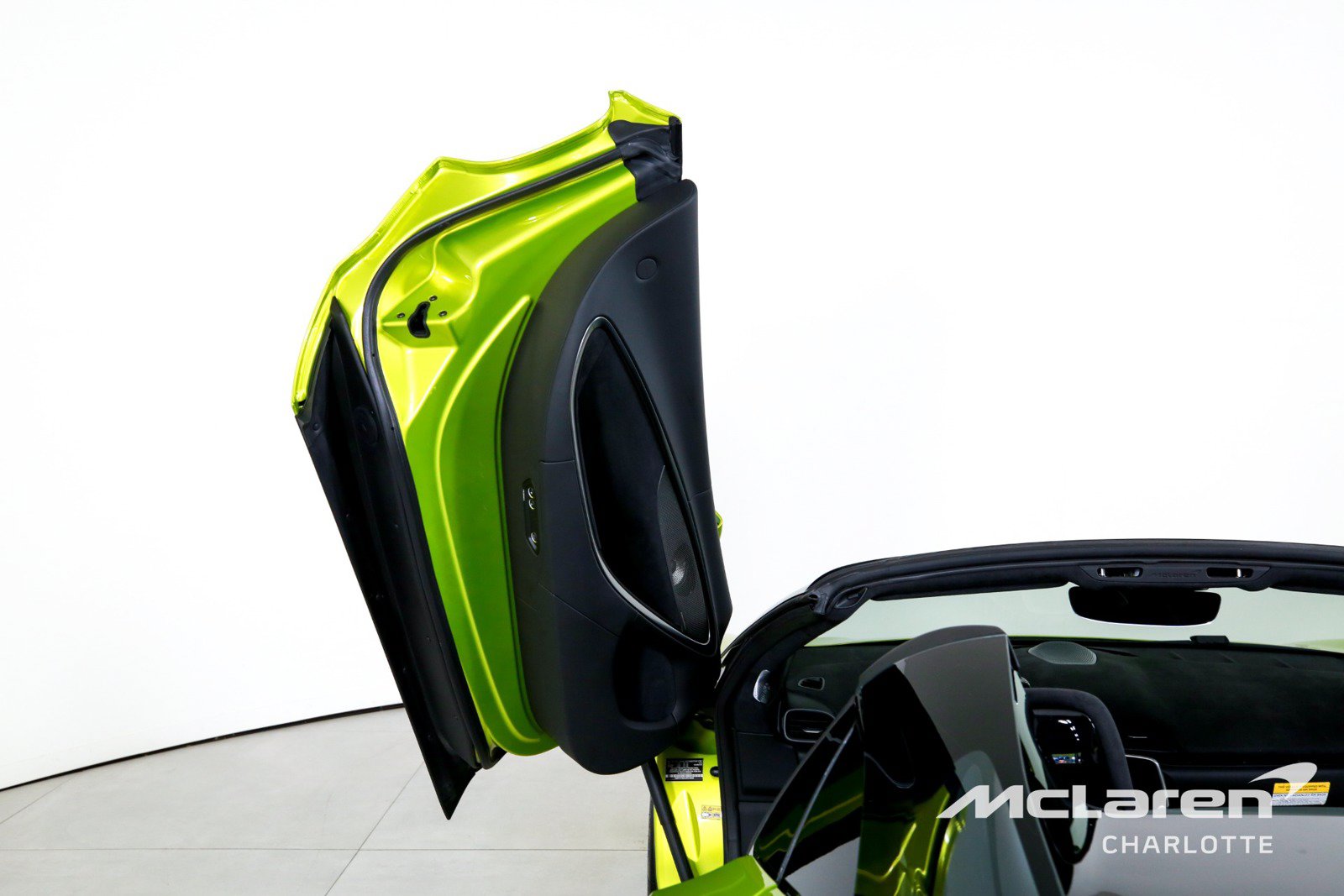 Used 2025 McLaren Artura Spider RWD image 11