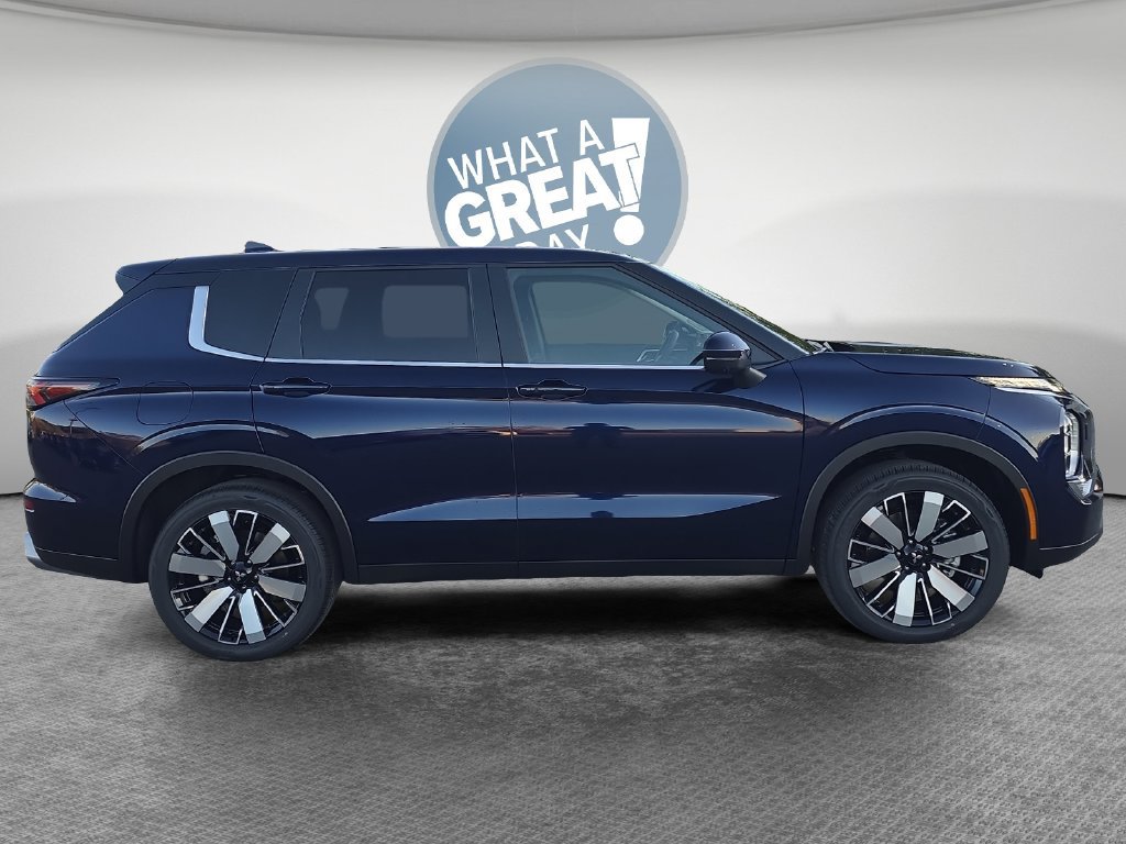 New 2026 Mitsubishi Outlander SE AWD/4WD image 2