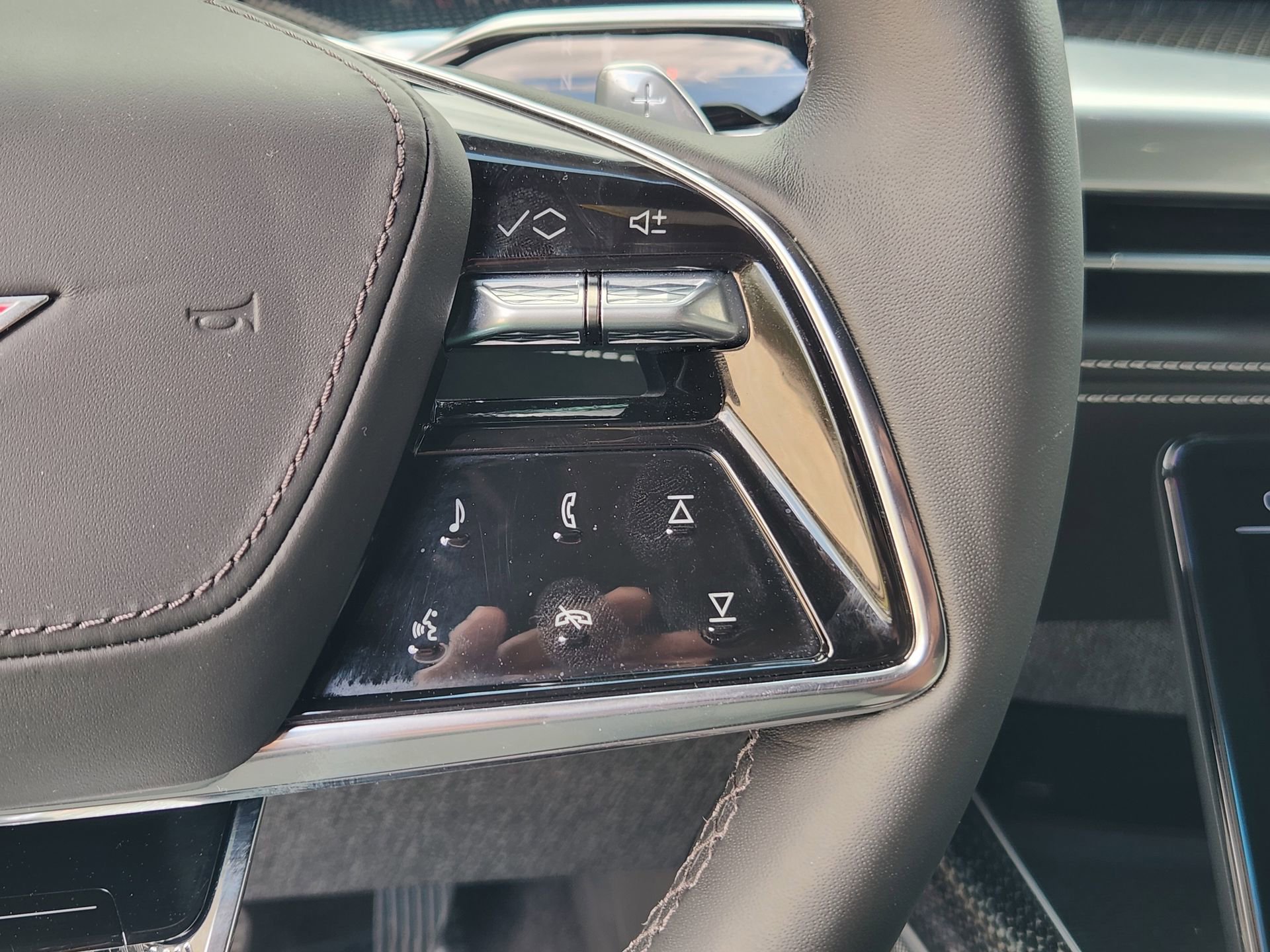 Used 2026 Cadillac Escalade V w/ LPO, ONYX Package image 17