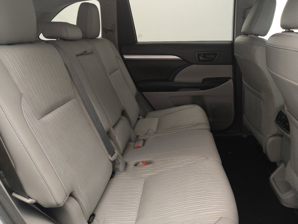 Used 2018 Toyota Highlander Plus image 19