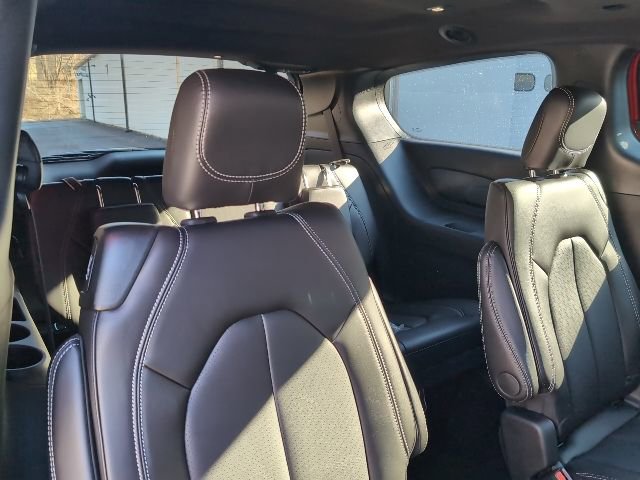Used 2026 Chrysler Pacifica Select image 25
