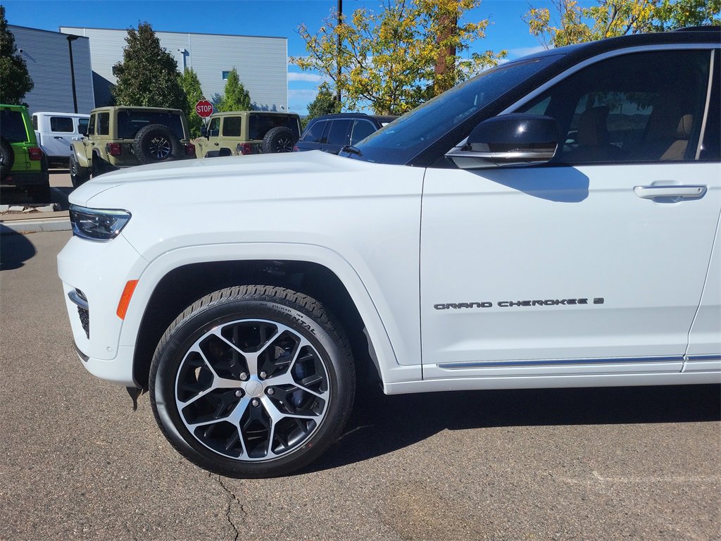 New 2025 Jeep Grand Cherokee Summit image 6