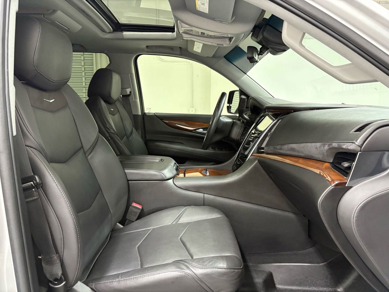 Used 2018 Cadillac Escalade Premium Luxury RWD image 14