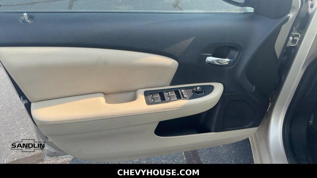 Used 2013 Chrysler 200 Touring FWD image 9