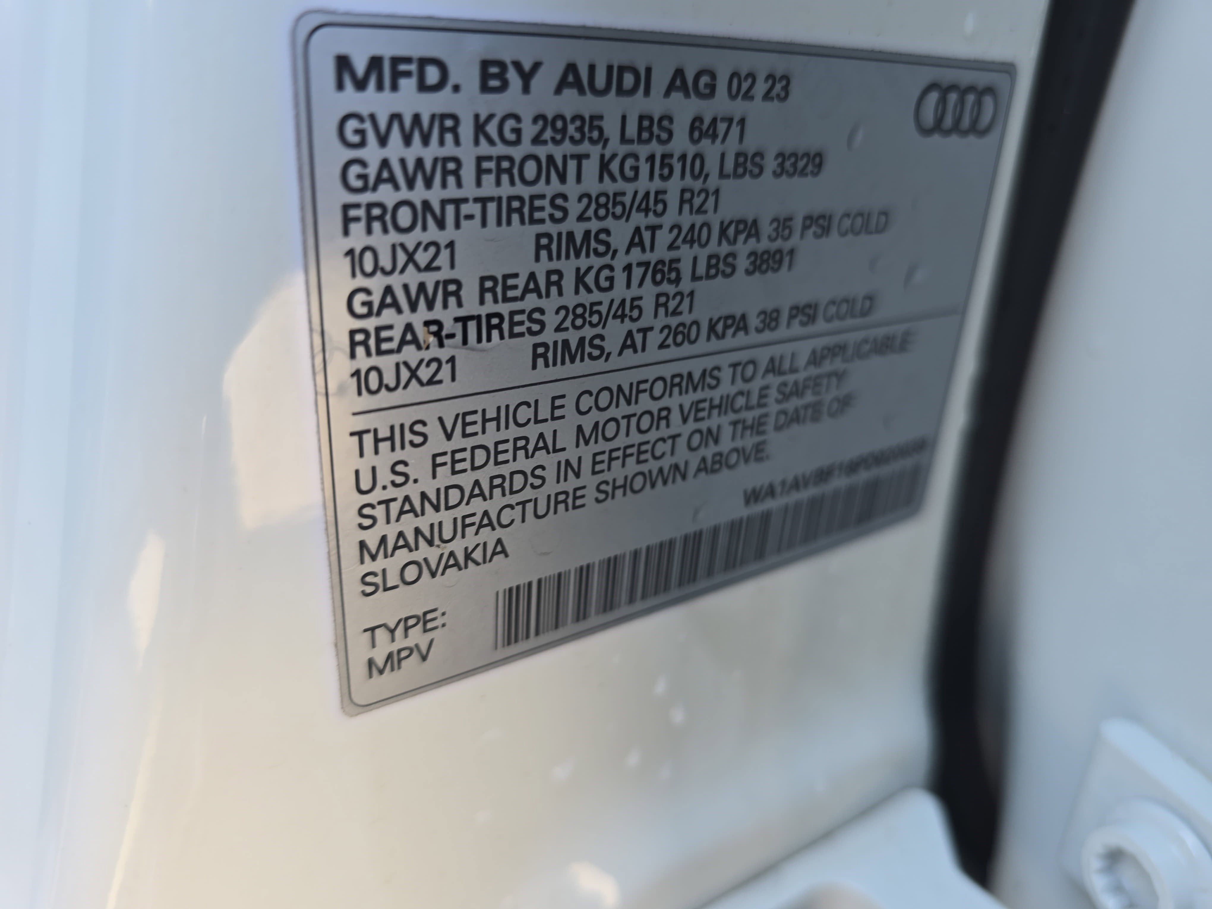 Used 2023 Audi Q8 Premium image 35