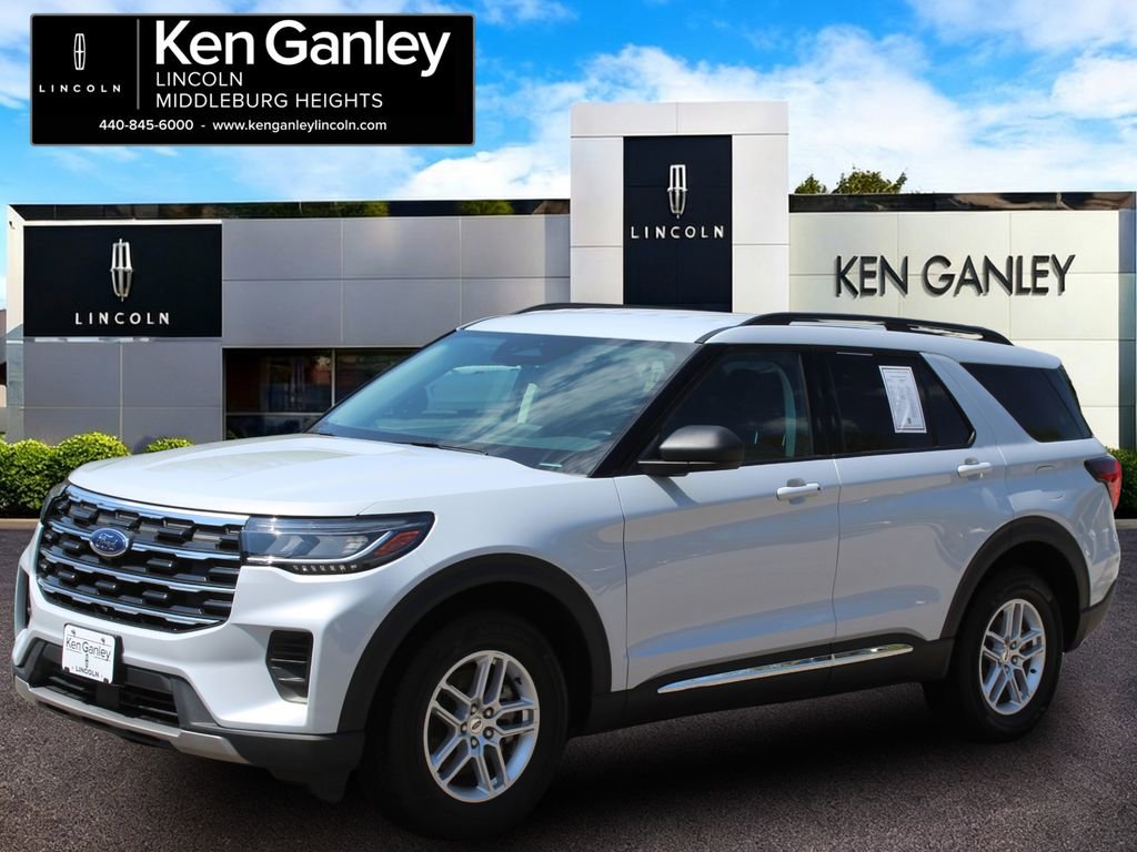 Used 2025 Ford Explorer Active AWD/4WD image 3