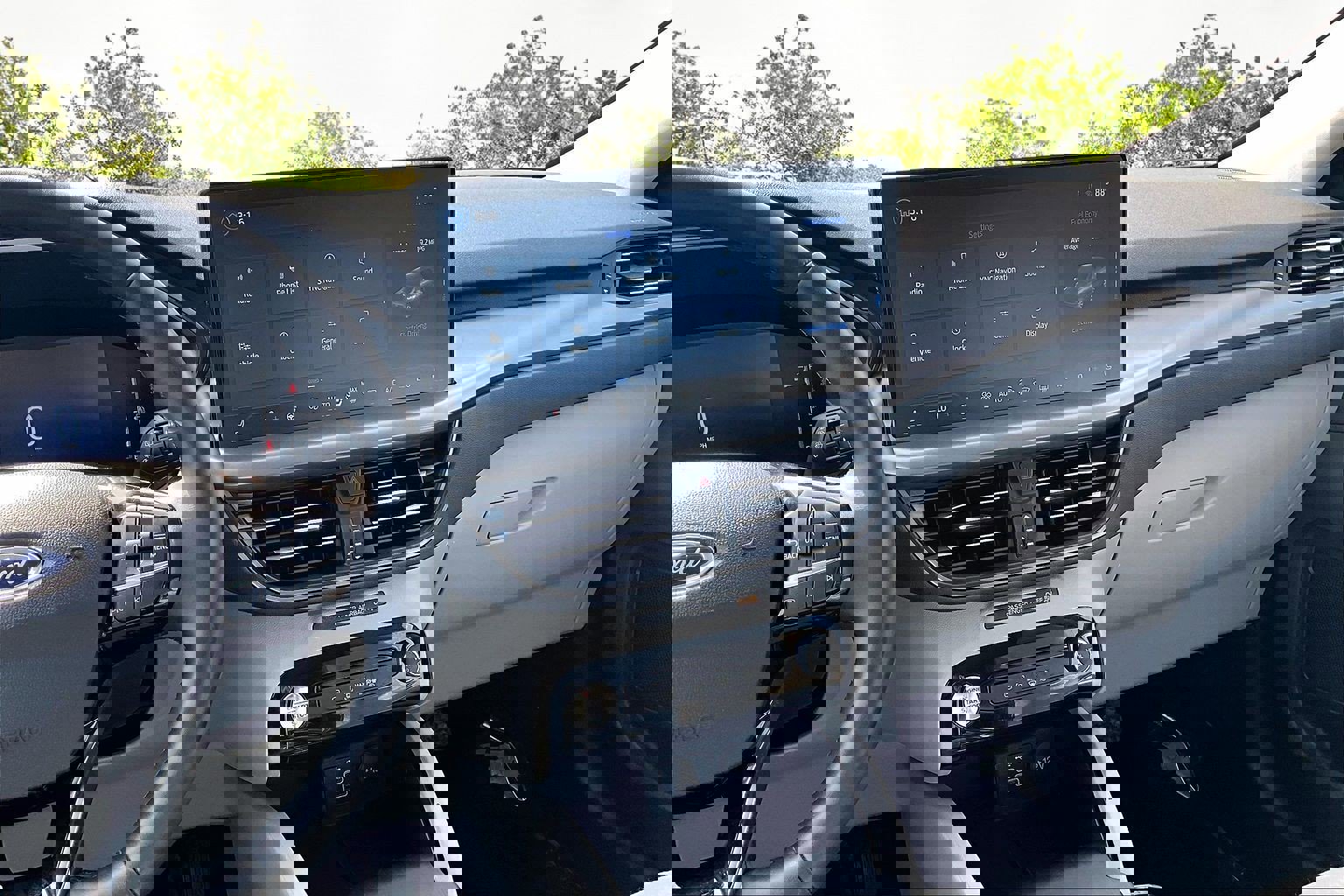 Used 2025 Ford Escape SE image 6