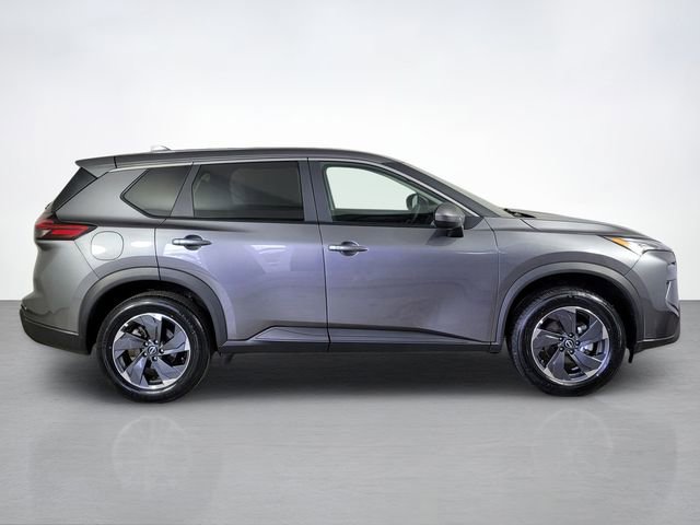 Used 2026 Nissan Rogue SV FWD image 2