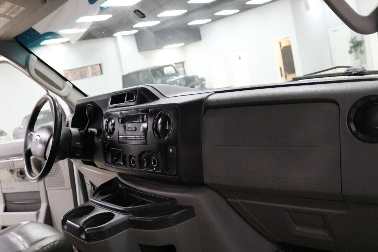 Used 2014 Ford E-150 and Econoline 150 w/ Power Group image 28