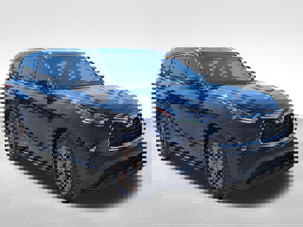 Used 2023 Toyota Highlander Bronze Edition image 2