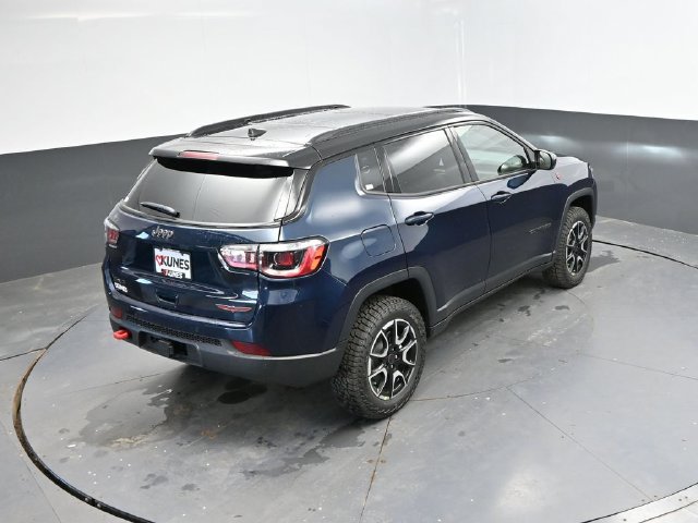 New 2026 Jeep Compass Trailhawk w/ Sun, Sound & Navigation Group AWD/4WD image 32
