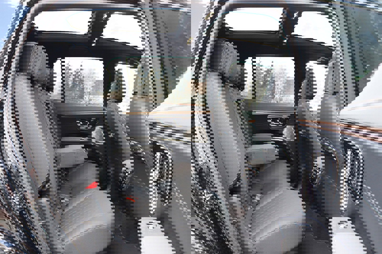 Used 2025 Mercedes-Benz EQS 450+ 4MATIC SUV w/ Winter Package image 20