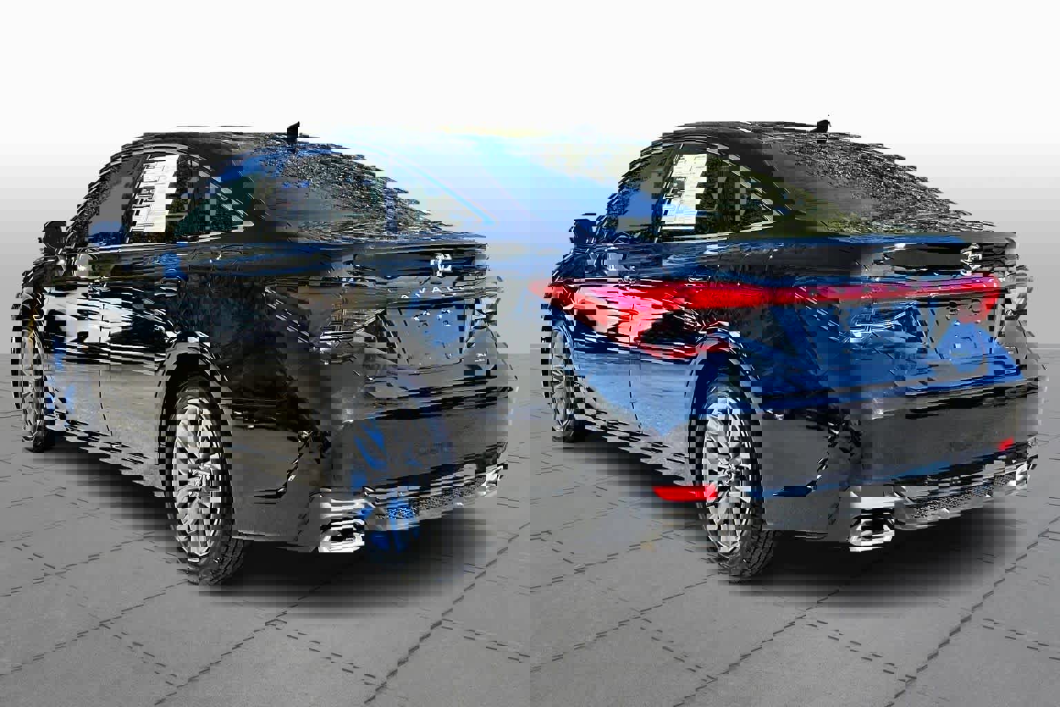 Used 2022 Toyota Avalon XLE image 11