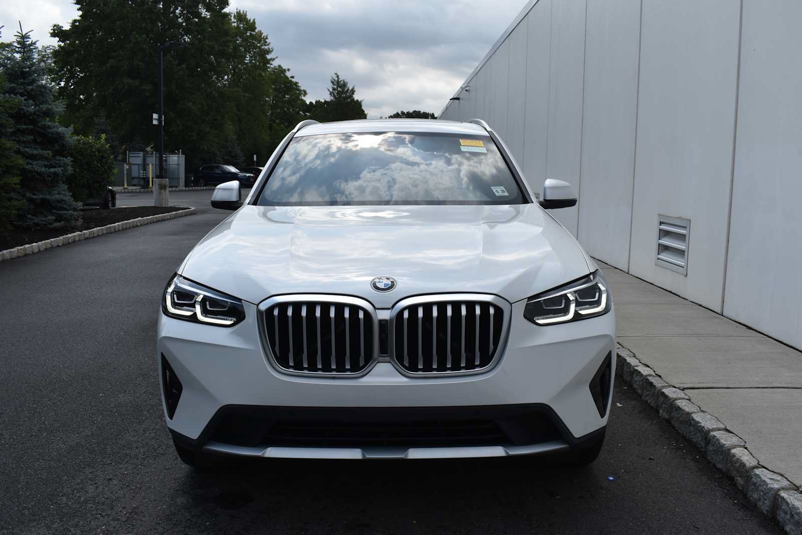 Used 2023 BMW X3 xDrive30i w/ Premium Package AWD/4WD image 2