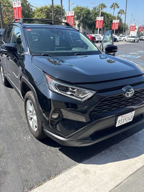 Used 2019 Toyota RAV4 XLE w/ Carpet Mat Package AWD/4WD image 3