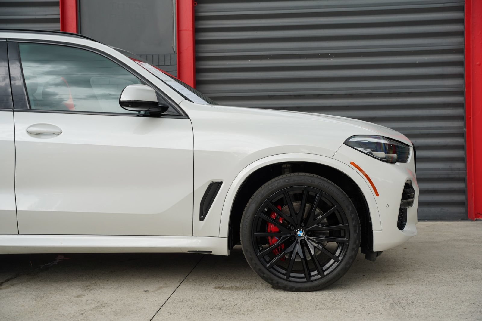Used 2022 BMW X5 sDrive40i w/ M Sport Package RWD image 3