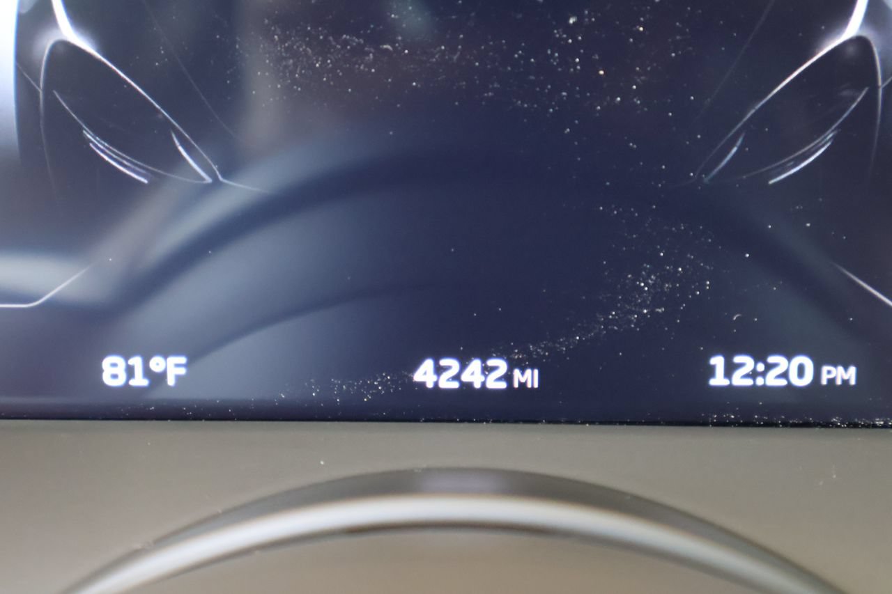 Used 2025 McLaren Artura Spider RWD image 21