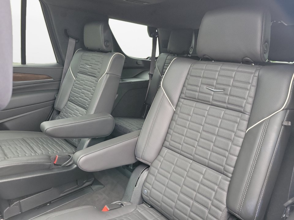 Used 2023 Cadillac Escalade Premium Luxury Platinum AWD/4WD image 12