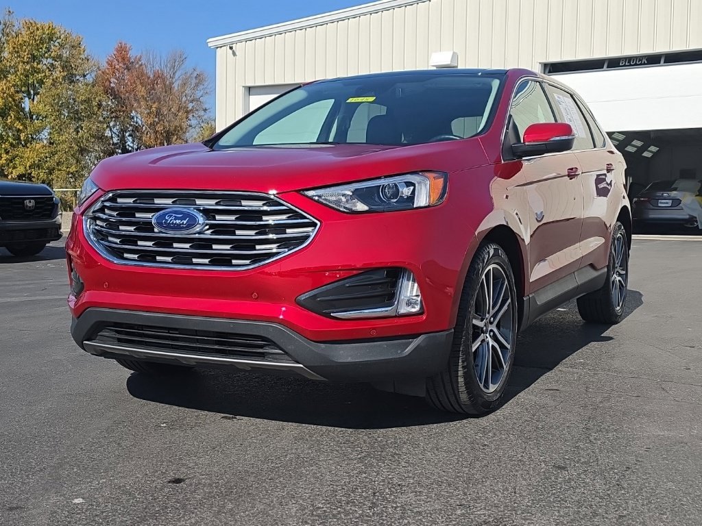 Used 2024 Ford Edge Titanium AWD/4WD image 3