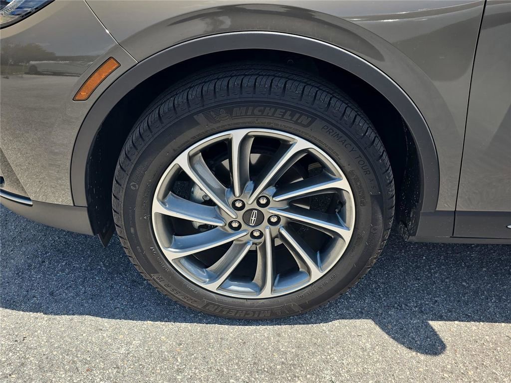 Used 2025 Lincoln Corsair FWD w/ Equipment Group 101A image 9