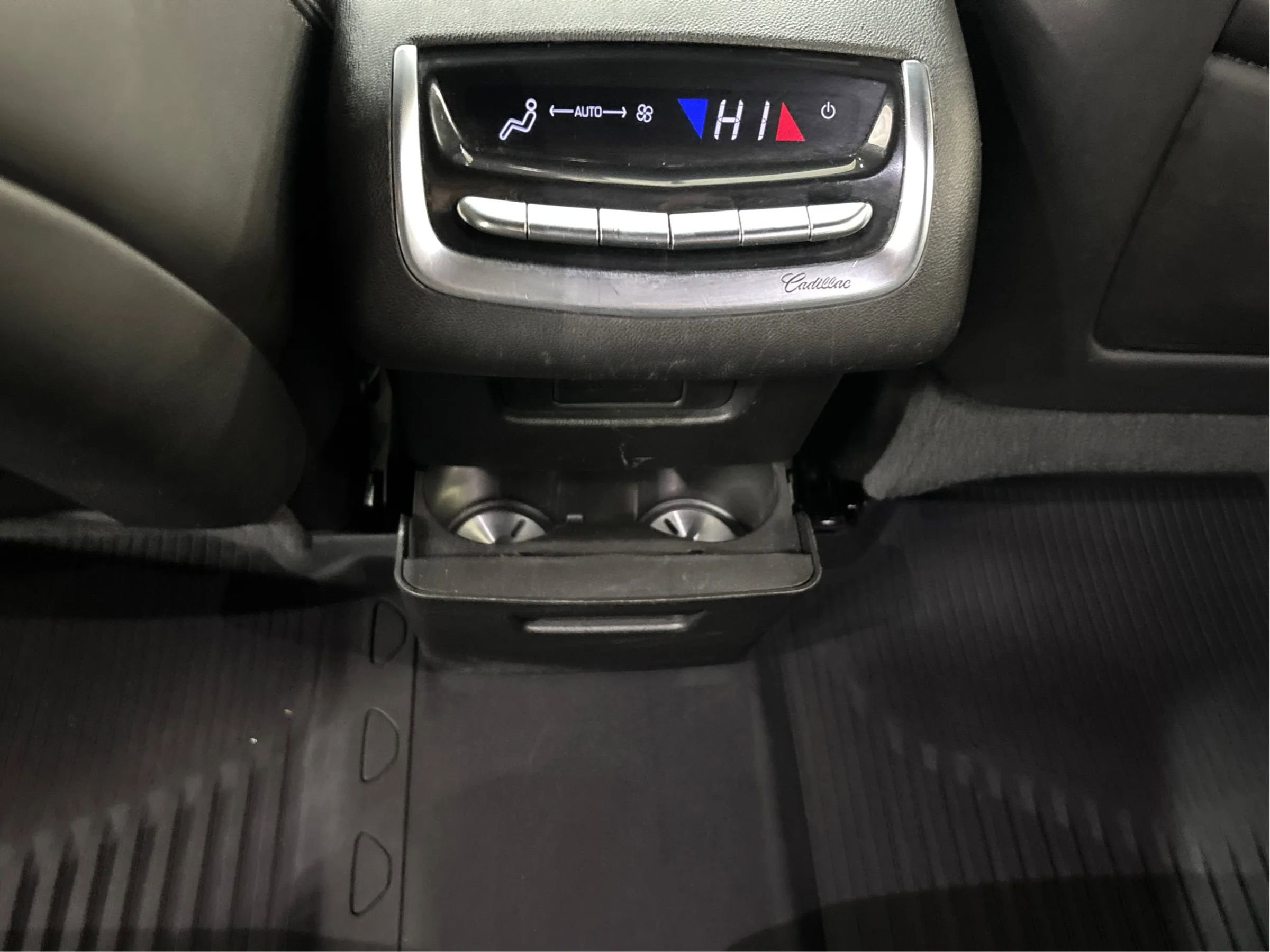 Used 2021 Cadillac XT6 Sport w/ LPO, ONYX Package image 28