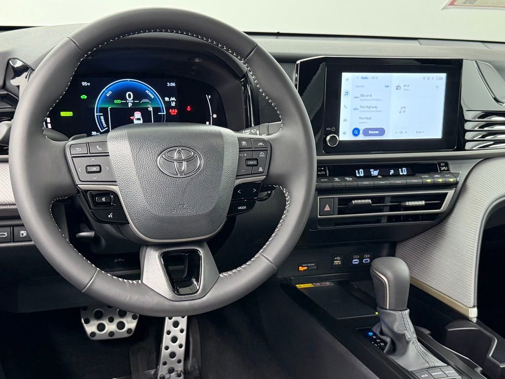 Used 2026 Toyota Camry SE FWD image 36