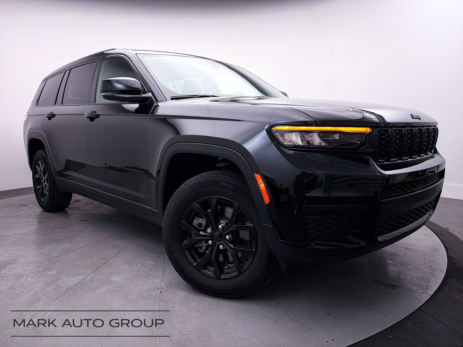 Used 2025 Jeep Grand Cherokee L Altitude AWD/4WD image 1
