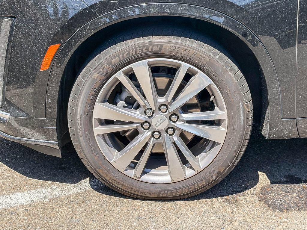 Used 2024 Cadillac XT6 Premium Luxury w/ LPO, Floor Liner Package AWD/4WD image 4