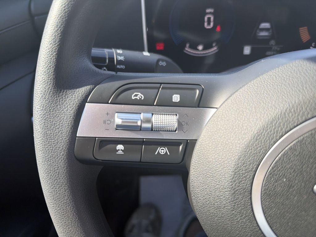 Used 2025 Hyundai Tucson SE image 18