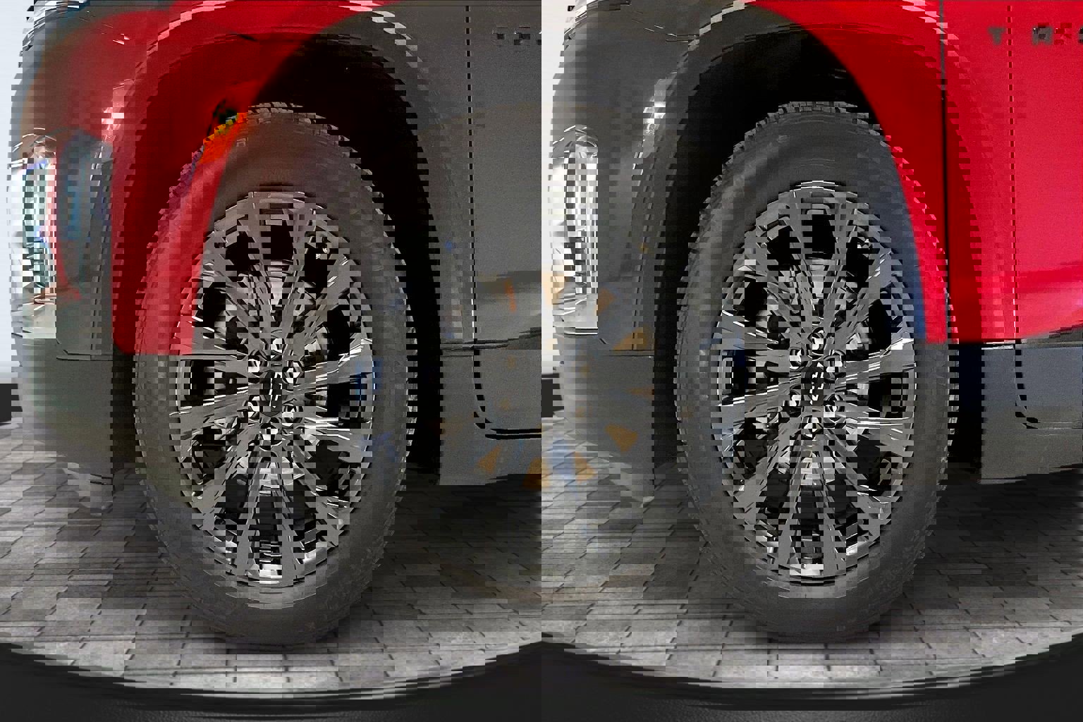 Used 2023 Chevrolet Traverse RS image 34