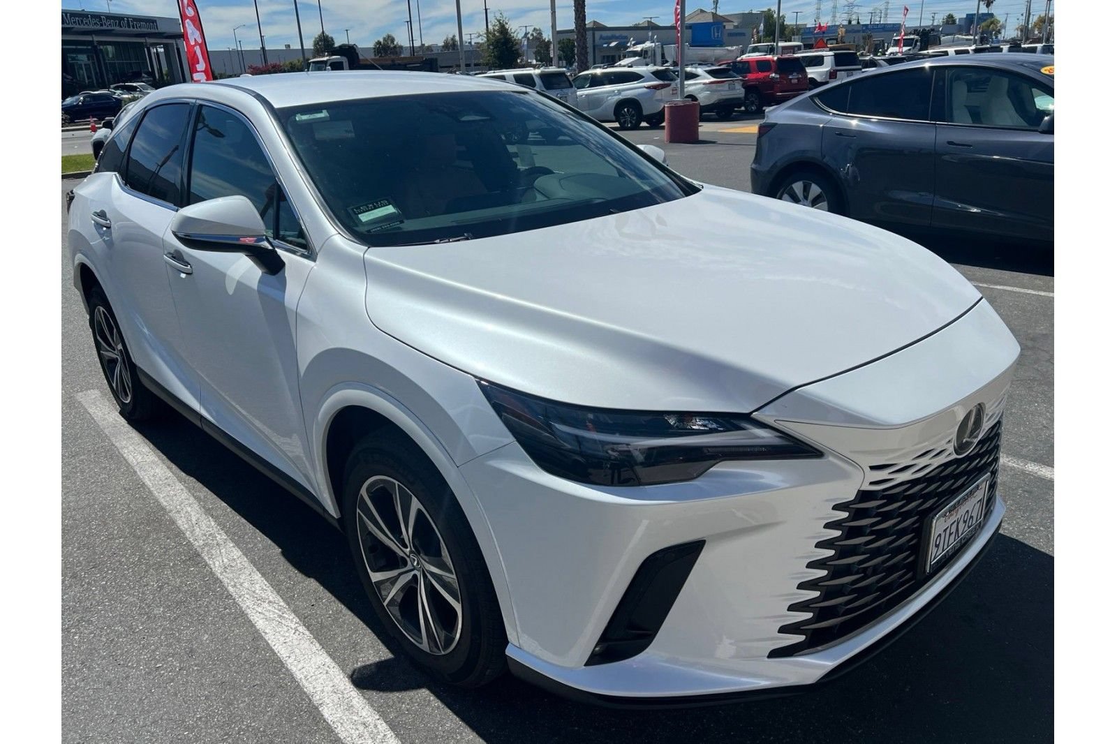 Used 2025 Lexus RX 350h w/ Accessory Package AWD/4WD image 3