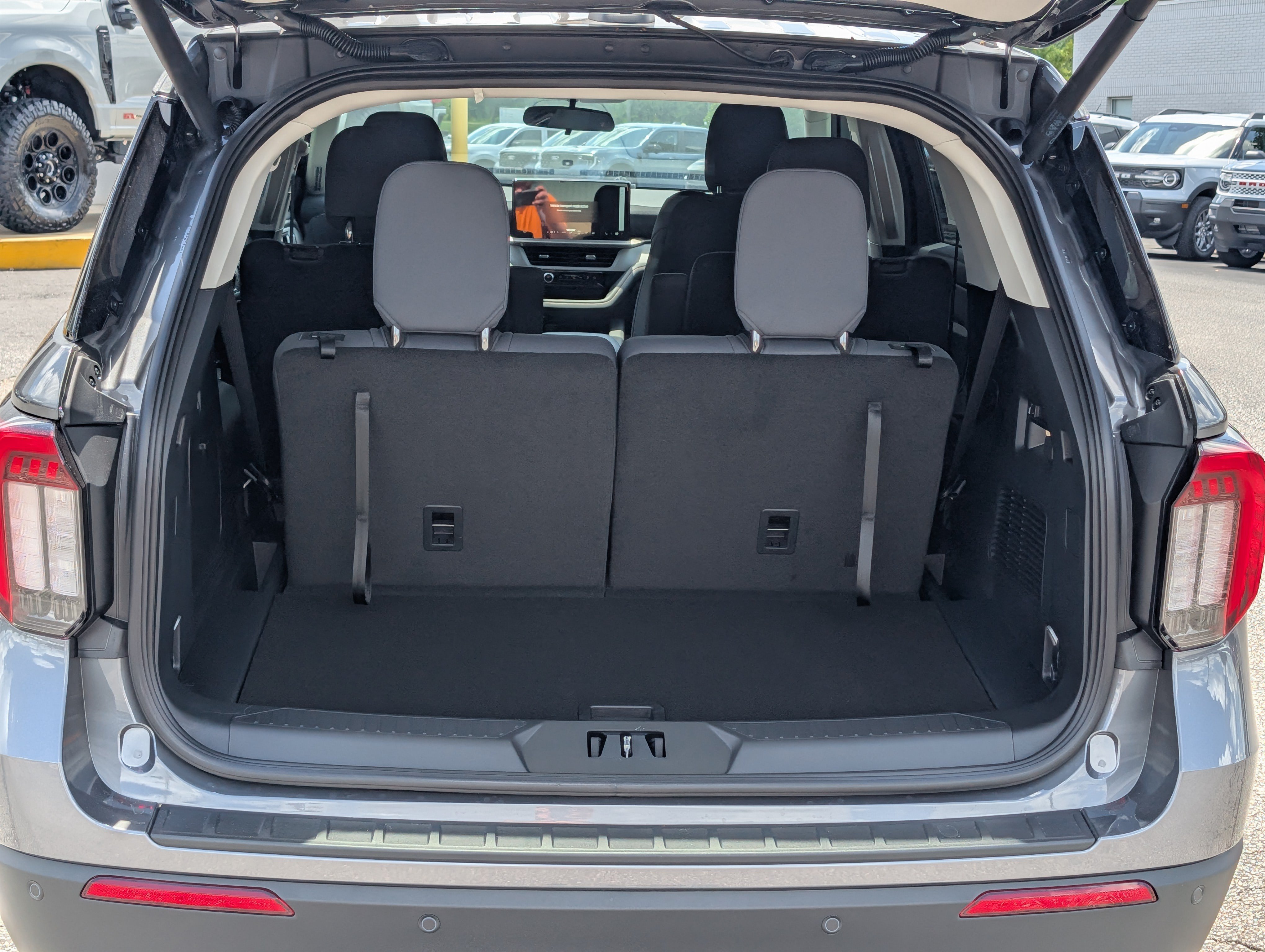 New 2026 Ford Explorer Active RWD image 11