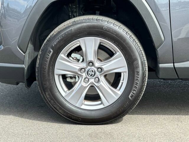 Used 2024 Toyota RAV4 LE AWD/4WD image 33