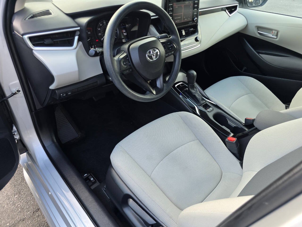 Used 2021 Toyota Corolla L w/ Carpet Mat Package (TMS) FWD image 9