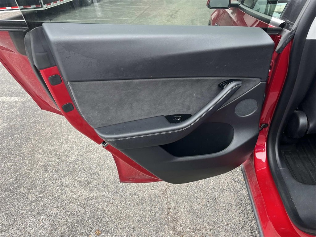 Used 2021 Tesla Model Y Long Range image 15