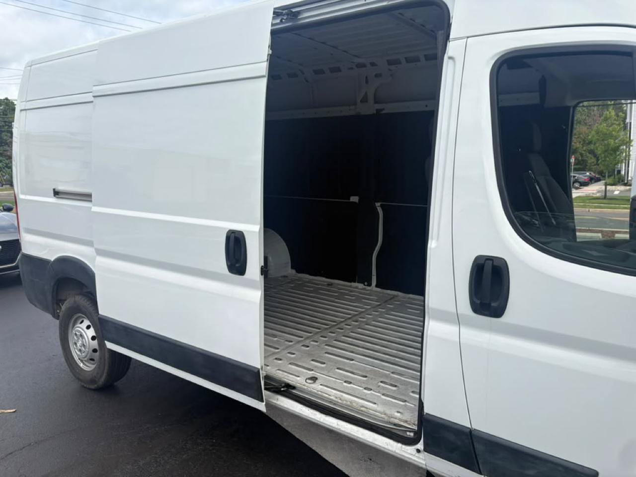 Used 2025 RAM ProMaster 2500 FWD image 2