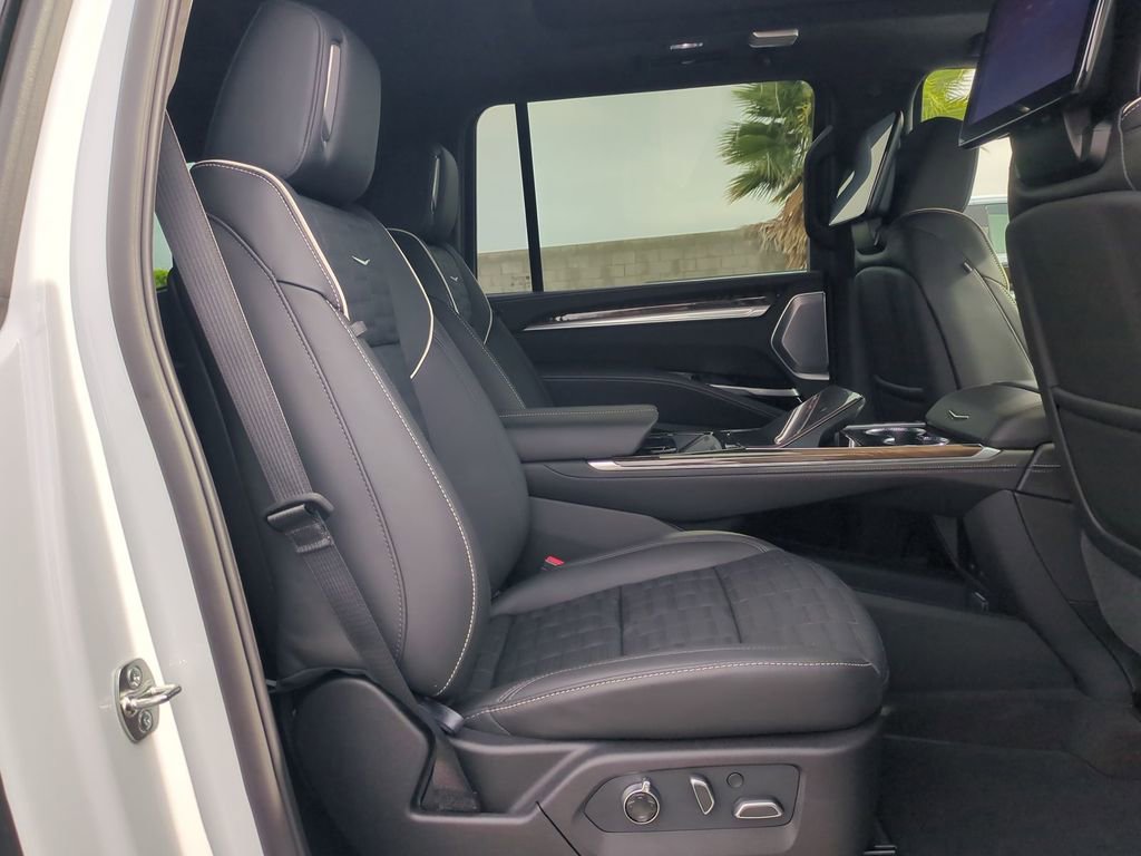 New 2026 Cadillac Escalade ESV Platinum Luxury AWD/4WD image 34