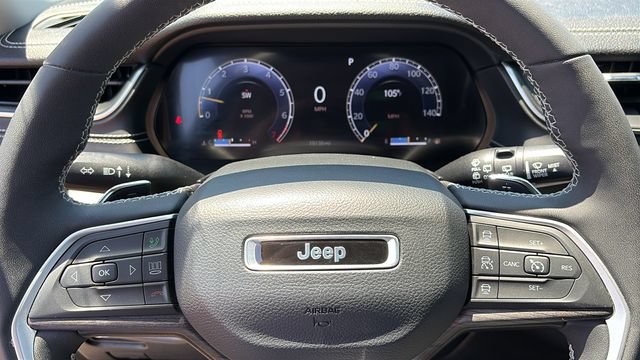 Used 2023 Jeep Grand Cherokee L Limited AWD/4WD image 11