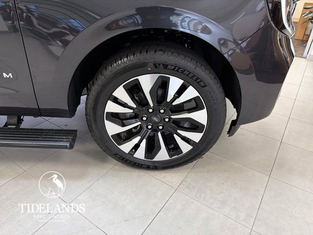 New 2025 Ford Expedition Platinum w/ Platinum Ultimate Package image 32