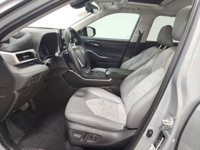 Used 2022 Toyota Highlander Bronze Edition image 24