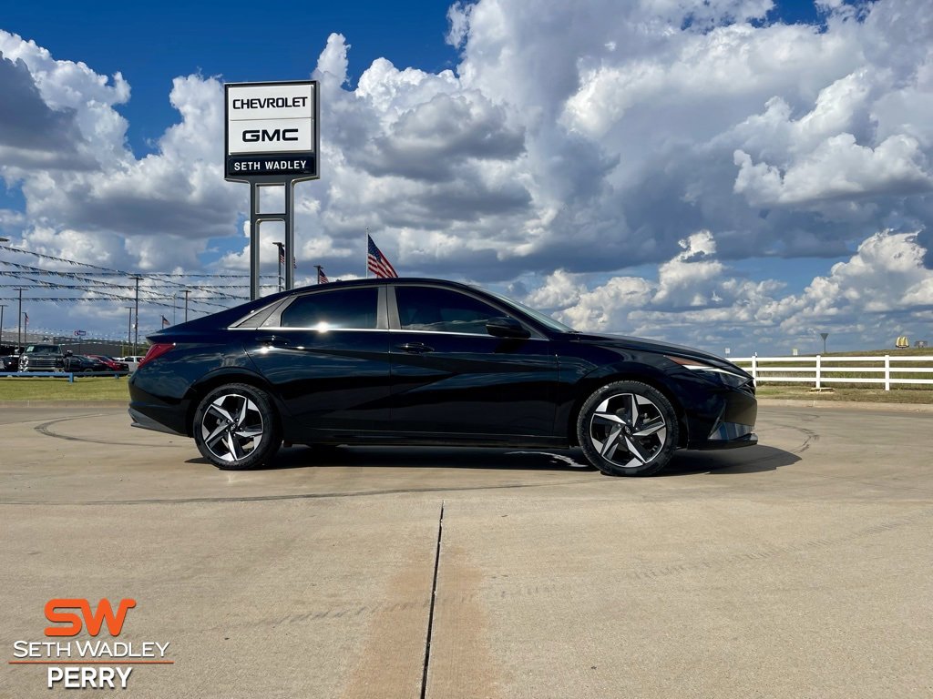 Used 2023 Hyundai Elantra Limited image 2