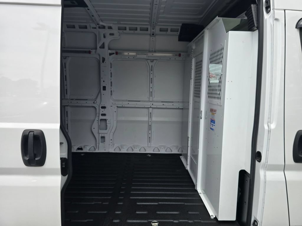Used 2023 RAM ProMaster 2500 w/ Driver Convenience Group FWD image 24