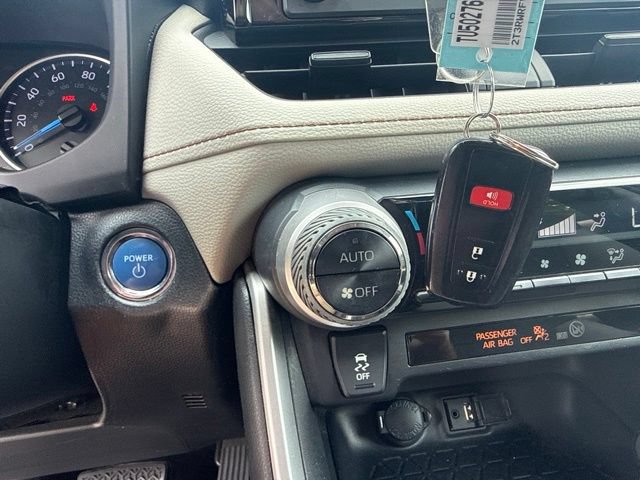 Used 2019 Toyota RAV4 XLE w/ Carpet Mat Package AWD/4WD image 41