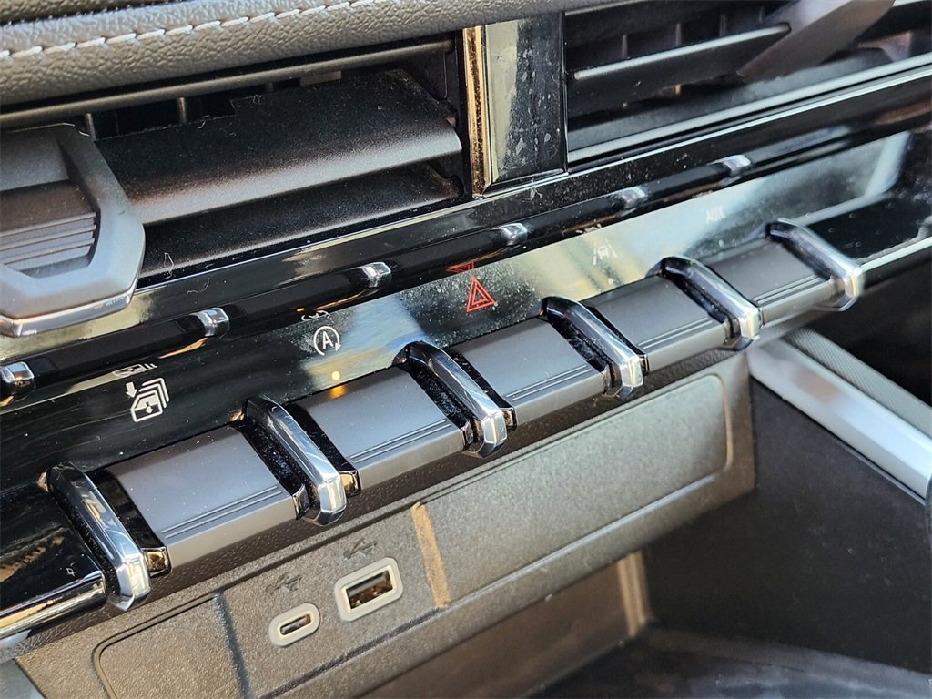 Used 2024 Chevrolet Colorado LT w/ LT Convenience Package II image 24