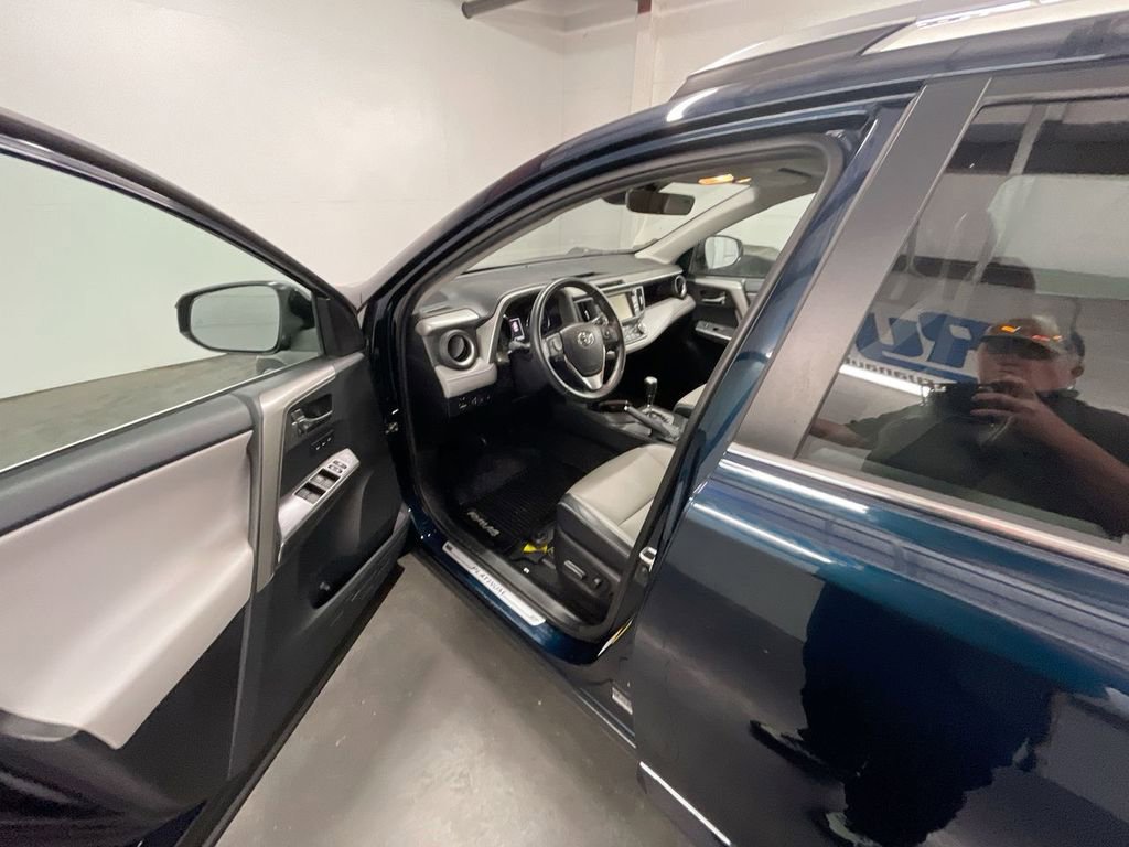 Used 2018 Toyota RAV4 Platinum image 10