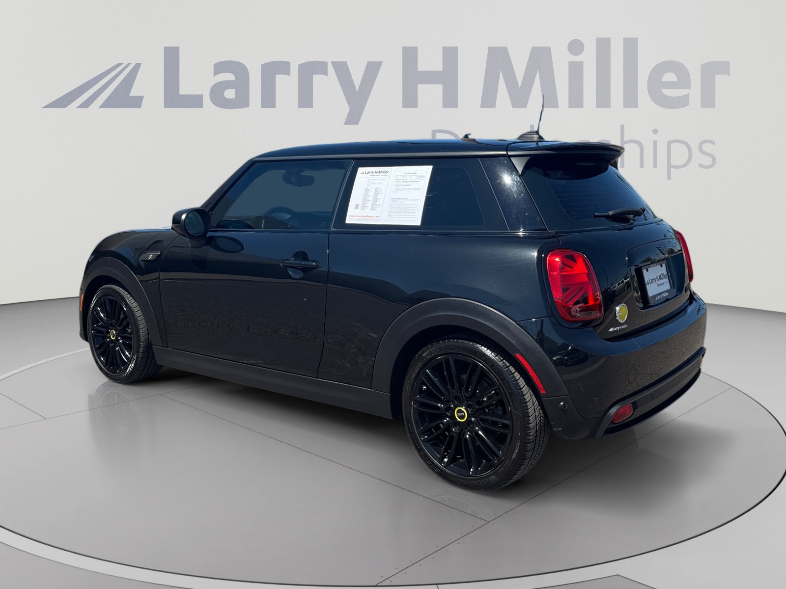 Used 2023 MINI Cooper SE FWD image 3