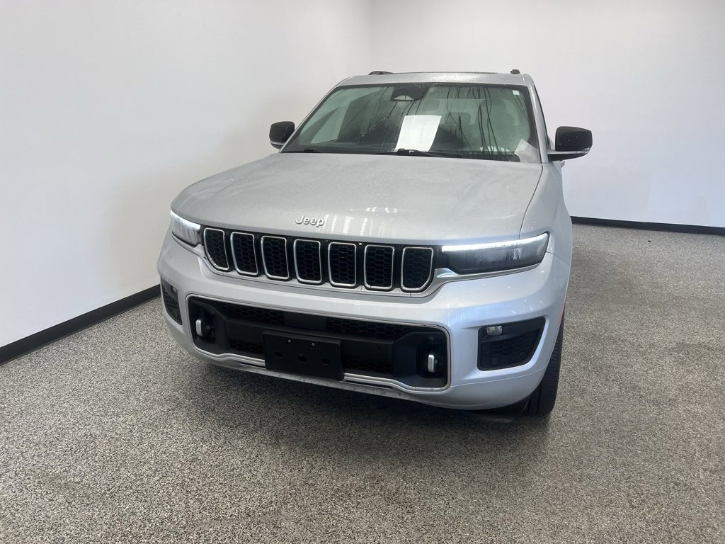 Used 2024 Jeep Grand Cherokee Overland image 3