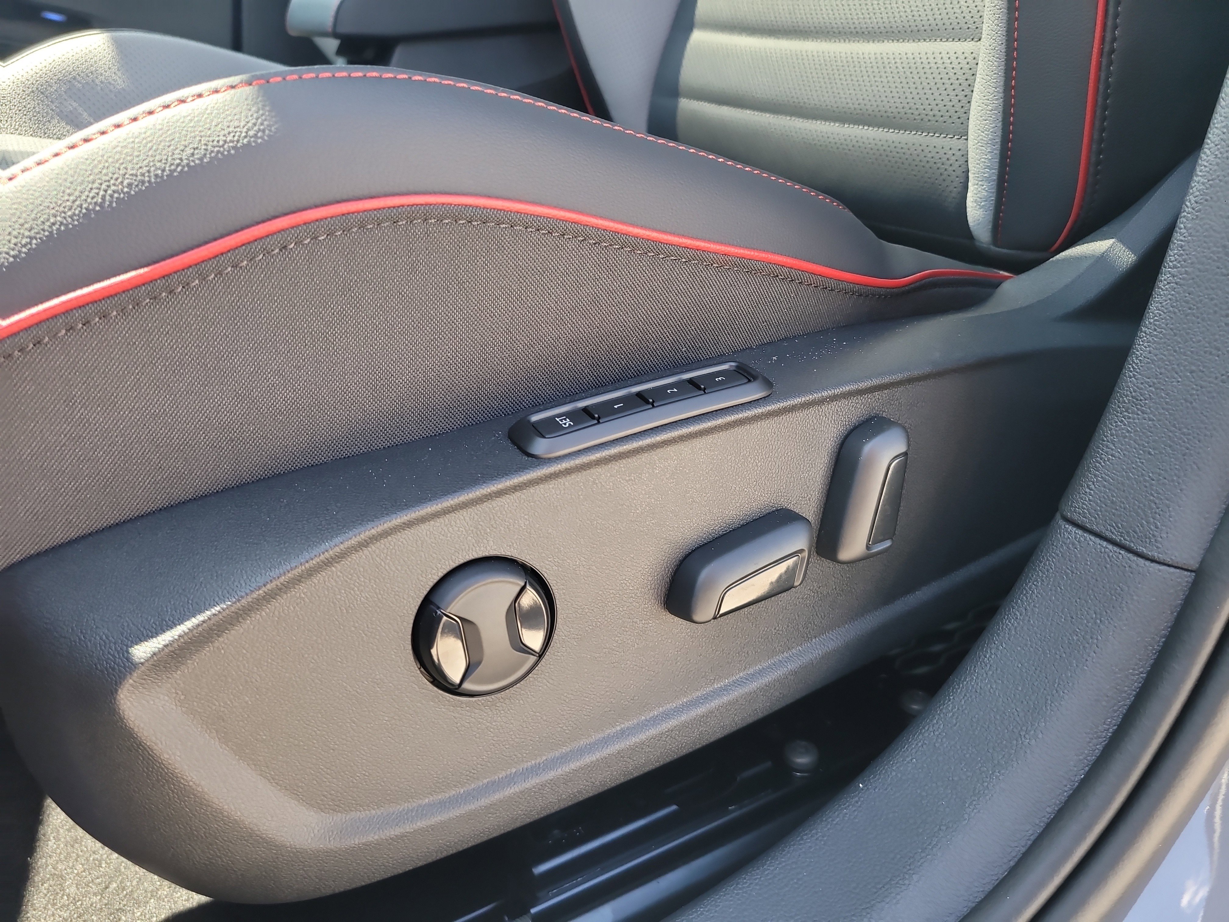 New 2025 Volkswagen GTI SE image 18